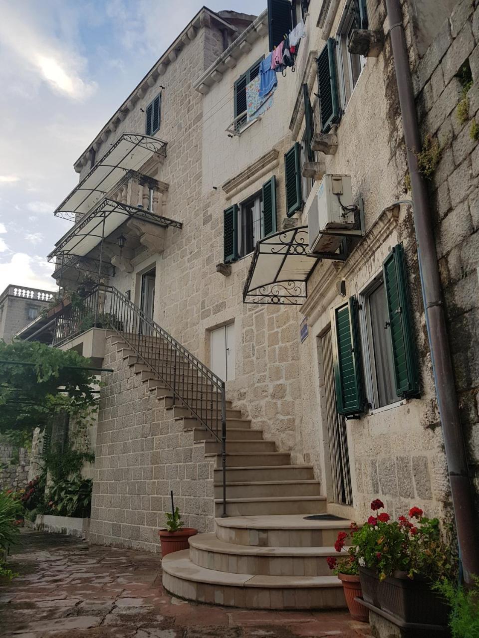 Gudelj Apartments Perast Exterior foto